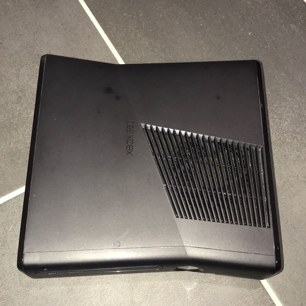 Xbox 360 - Picture 2 of 5